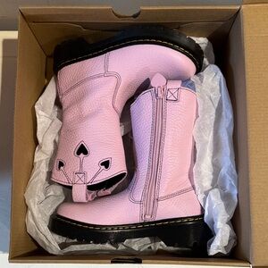 (NEW) Dr.Martens Bex Heart P-O Boot Size 12